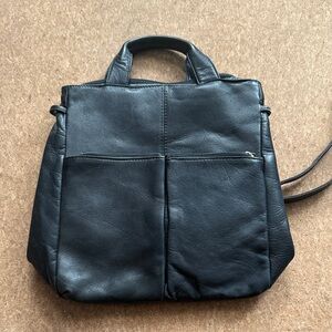 Hobo Black Leather Tote Bag that can be worn as a backpack.